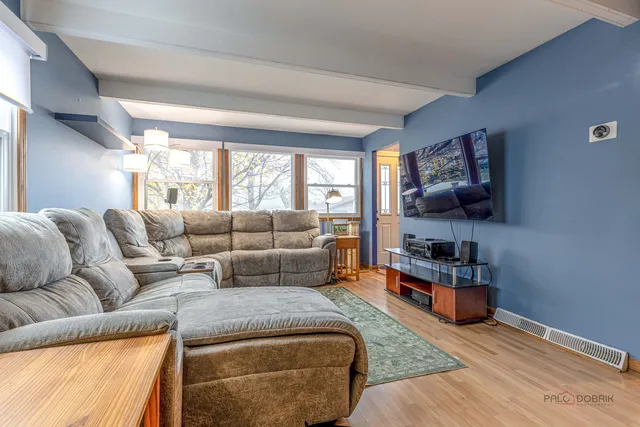 $550,000 | 516 North Emroy Avenue, Elmhurst, IL 60126