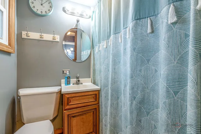 $550,000 | 516 North Emroy Avenue, Elmhurst, IL 60126