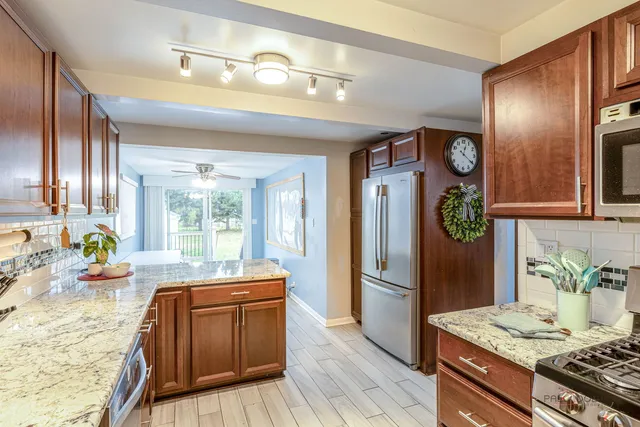 $550,000 | 516 North Emroy Avenue, Elmhurst, IL 60126