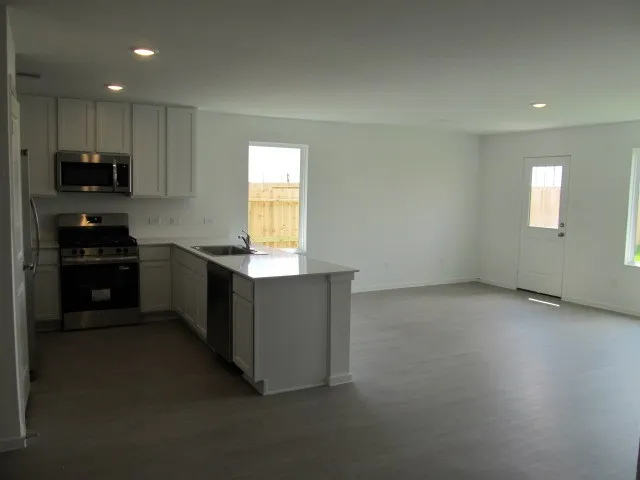 $2,200 | 9239 Coral Trout Way, Baytown, TX 77521