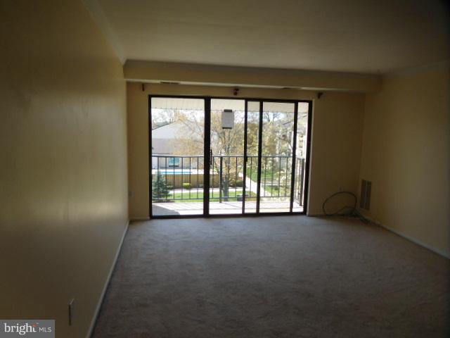 2574 Riva Road, Unit 20A Annapolis, MD 21401 - Photo 4 of 6 Living Room