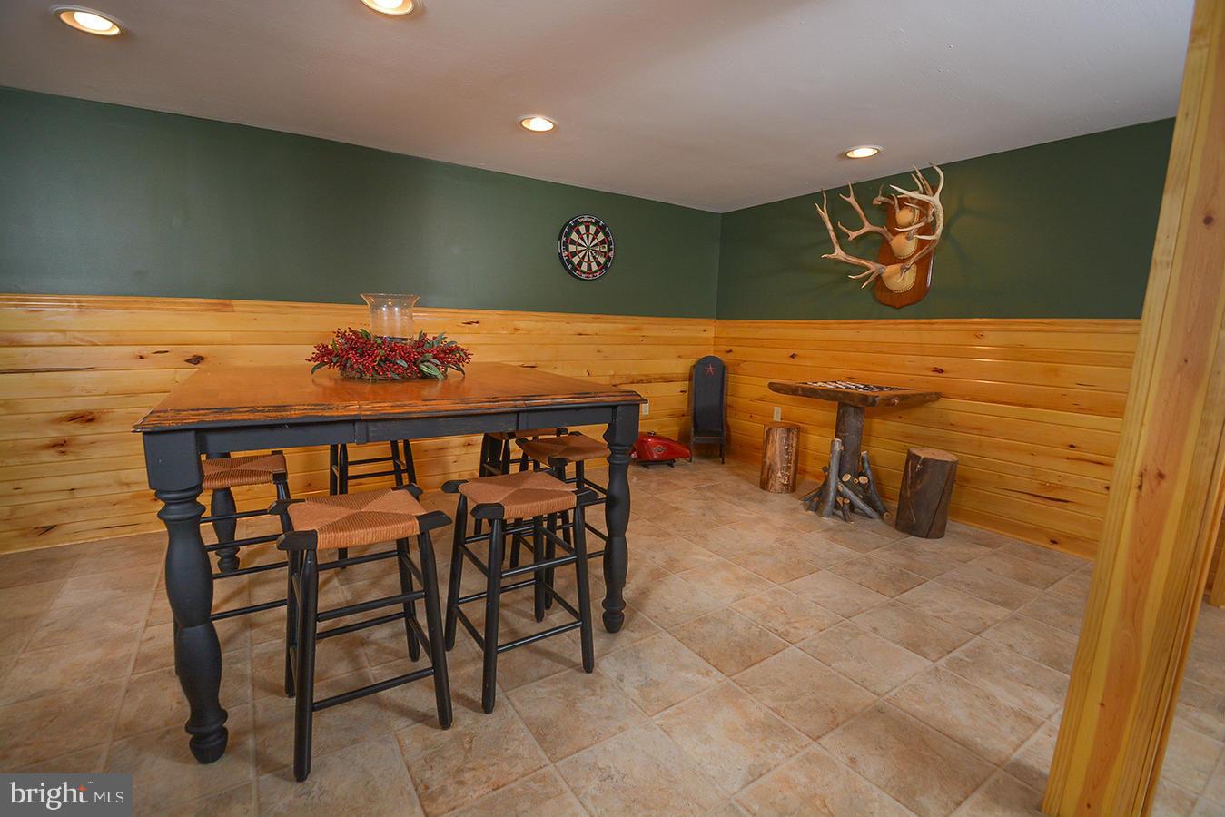 1655 Mayhew Inn Road Oakland, MD 21550 - Photo 24 of 30 Family Room