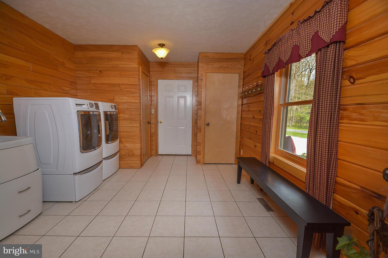 1655 Mayhew Inn Road Oakland, MD 21550 - Photo 26 of 30 Laundry