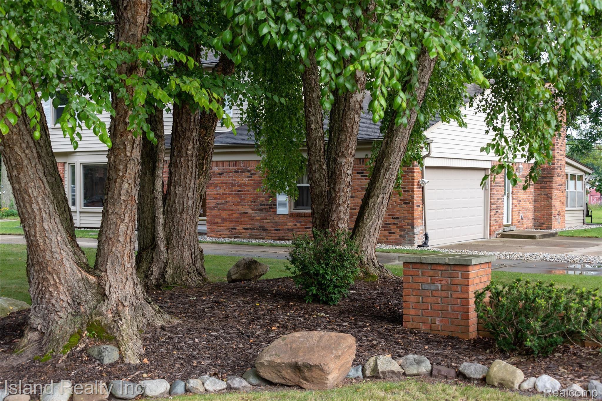 7645 Ferry Road Grosse Ile, MI 48138 - Photo 3 of 39 DSC_6081.jpg
