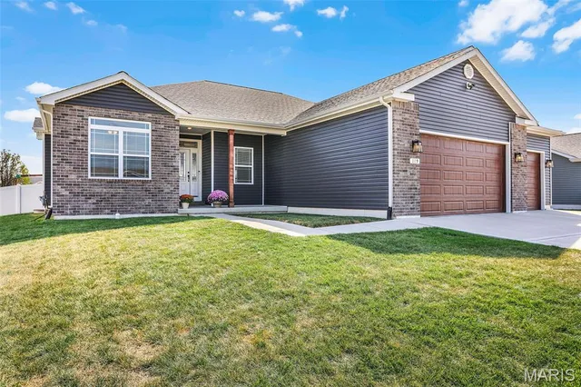 $475,000 | 119 Reagan Drive, Troy, IL 62294