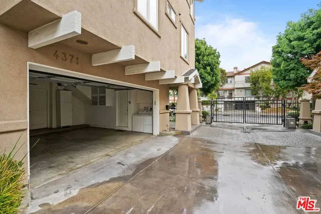 $5,500 | 4371 Troost Avenue, Studio City, CA 91604