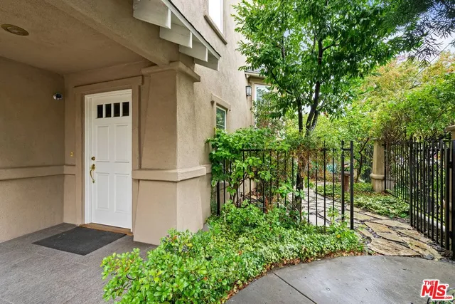 $5,500 | 4371 Troost Avenue, Studio City, CA 91604