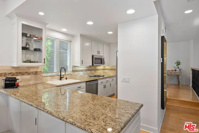 $5,500 | 4371 Troost Avenue, Studio City, CA 91604