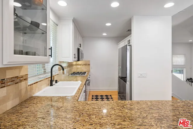 $5,500 | 4371 Troost Avenue, Studio City, CA 91604