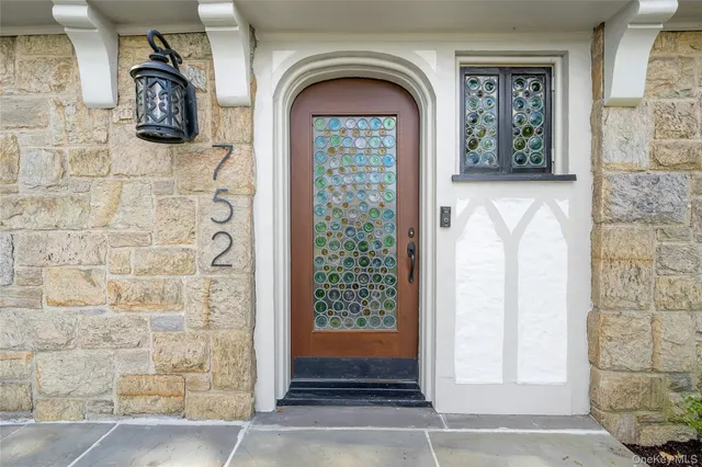 a view of entrance door of the house