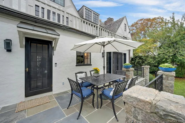a view of an outdoor sitting area with furniture and wooden deck
