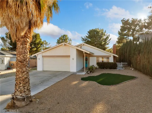 $305,000 | 27767 Hummingbird Lane, Helendale, CA 92342