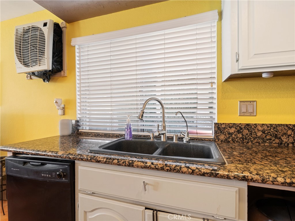 27767 Hummingbird Lane Helendale, CA 92342 - Photo 13 of 34