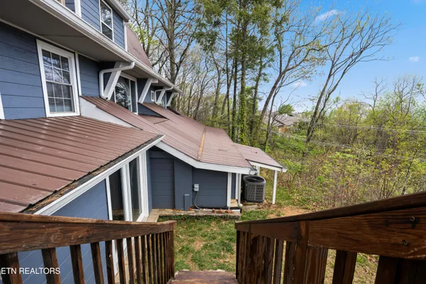 $2,000,000 | 1066 Ski View Drive, Gatlinburg, TN 37738