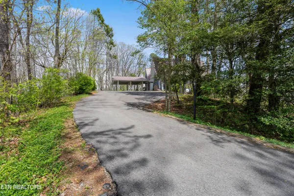 $2,000,000 | 1066 Ski View Drive, Gatlinburg, TN 37738