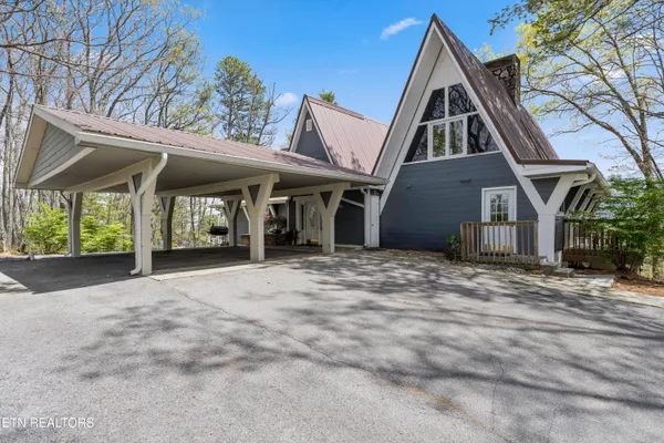 $2,000,000 | 1066 Ski View Drive, Gatlinburg, TN 37738