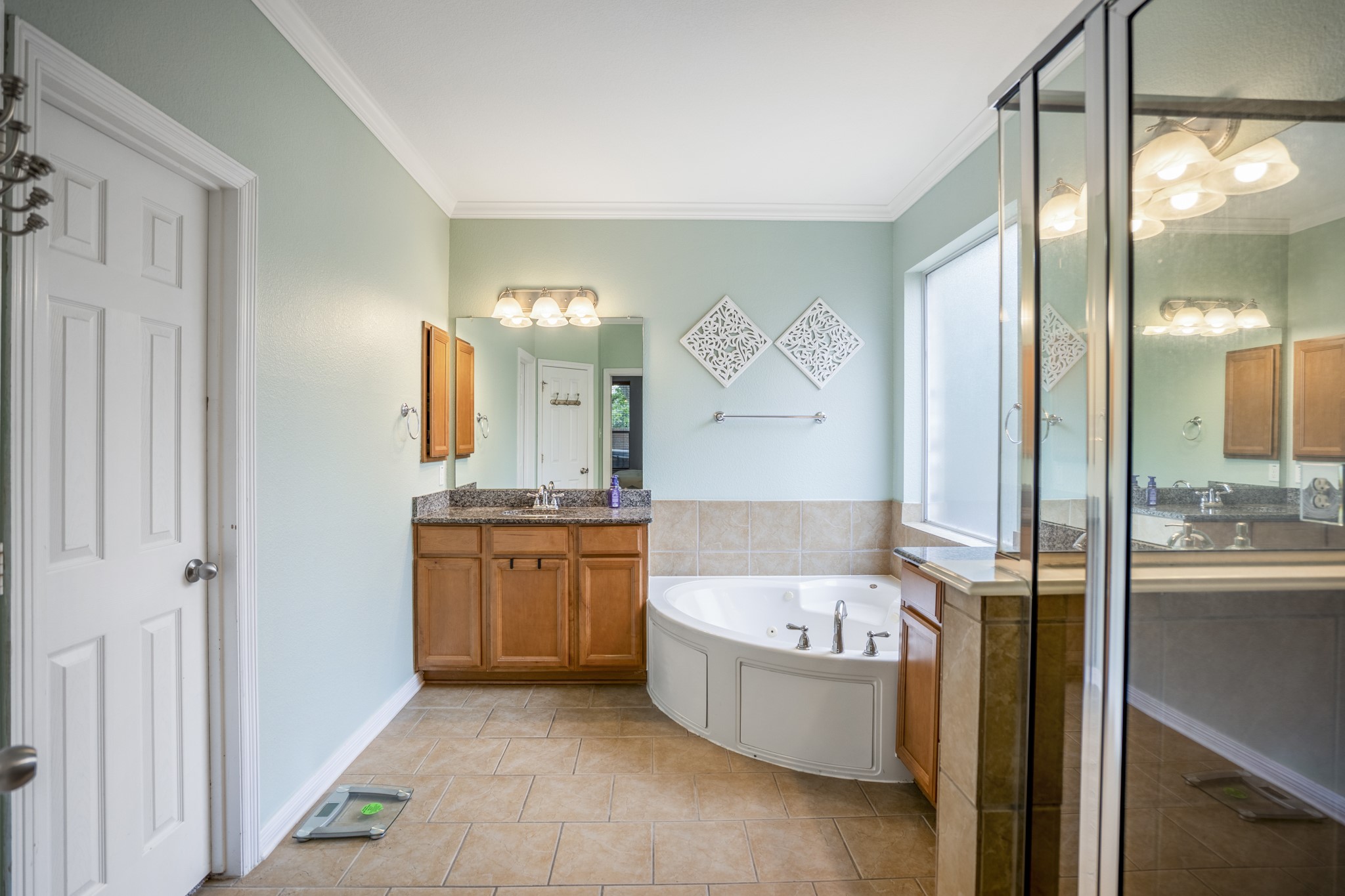 10410 Pitcataway Drive Spring, TX 77379 - Photo 19 of 48 The en-suite bathroom features dual sinks, a corner soaking / whirlpool tub underneath a privacy glass window that steams in natural light.