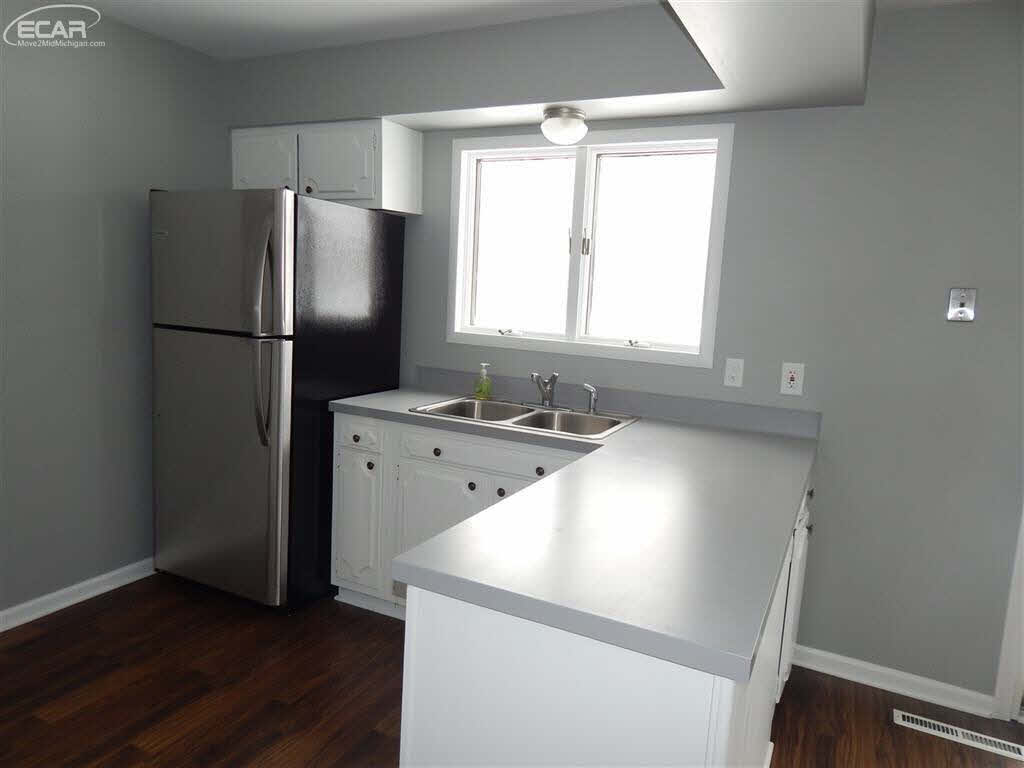 6365 Kelly Road Flushing, MI 48433 - Photo 9 of 29 21396538-8.JPG