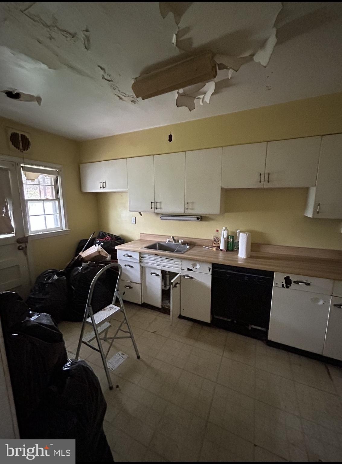 1261 Cedarcroft Road Baltimore, MD 21239 - Photo 3 of 6 Kitchen