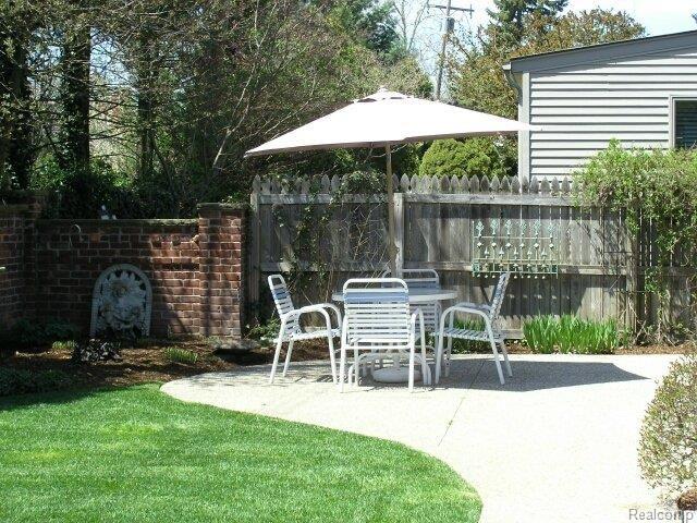 81 Colonial Road Grosse Pointe, MI 48236 - Photo 24 of 25 Patio
