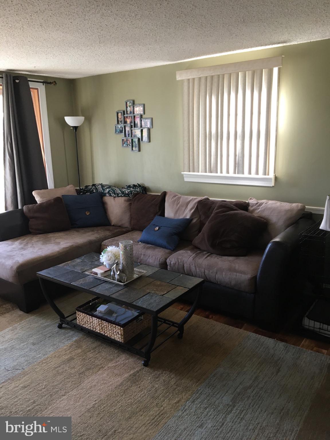 3405 Holyoke Road Philadelphia, PA 19114 - Photo 3 of 51 Living Room