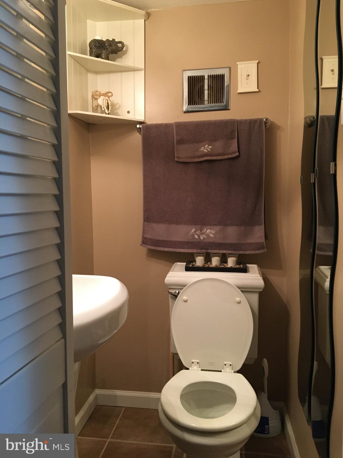 3405 Holyoke Road Philadelphia, PA 19114 - Photo 43 of 51 Powder Room