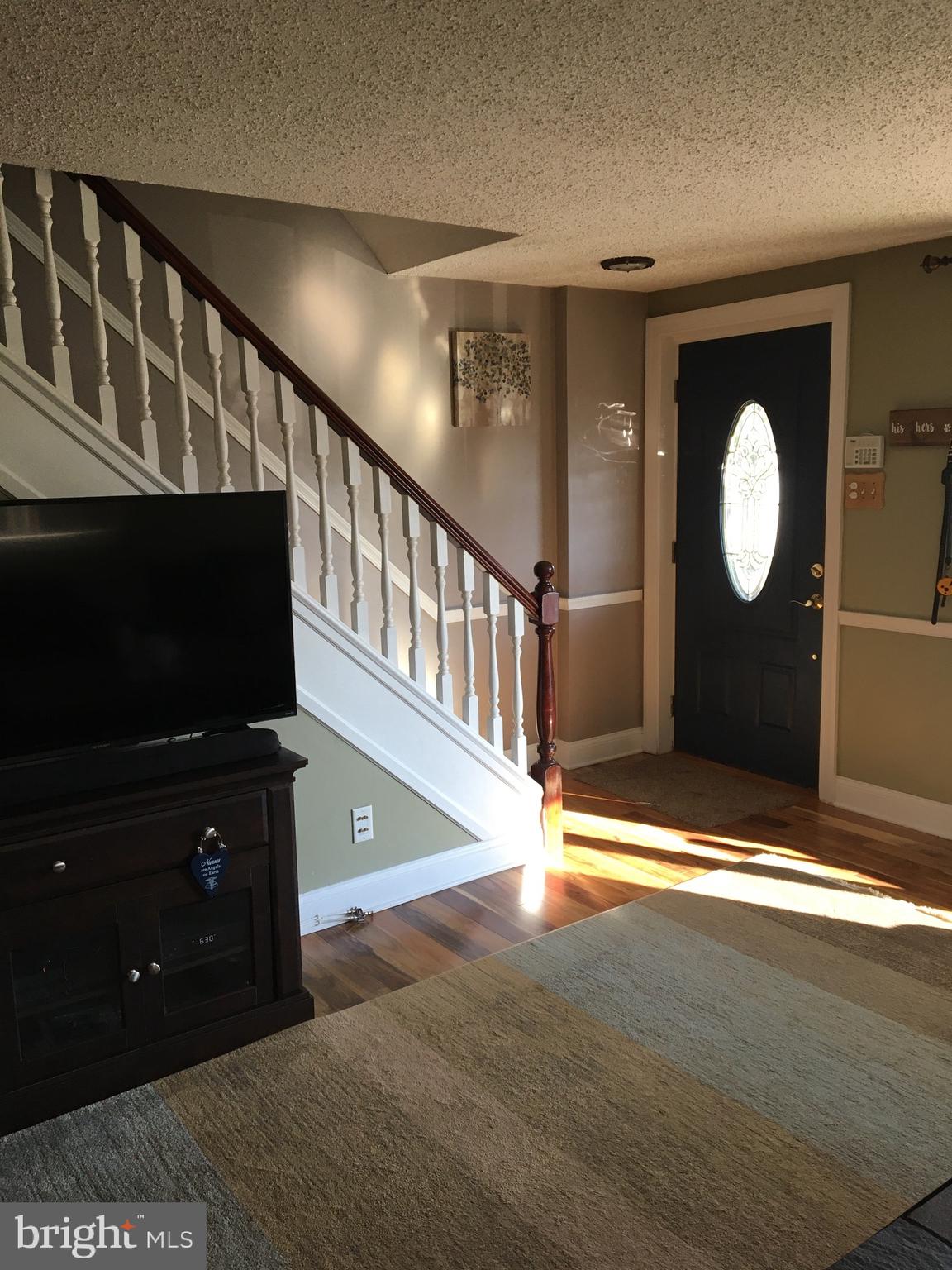 3405 Holyoke Road Philadelphia, PA 19114 - Photo 9 of 51 Living Room View