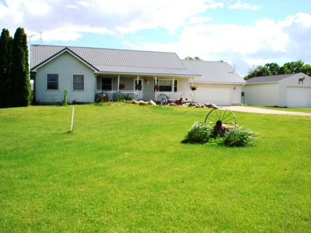 9842 East Pleasant Valley Road Shepherd, MI 48883 - Photo 35 of 38 1833555-37.JPG