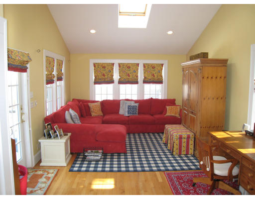9 Ardsmoor Road Melrose, MA 02176 - Photo 3 of 19 Gallery Image 3