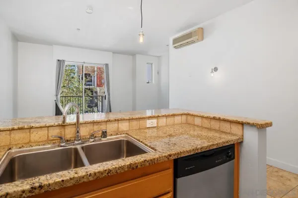 $2,950 | 1918 Columbia Street, Unit 1, San Diego, CA 92101