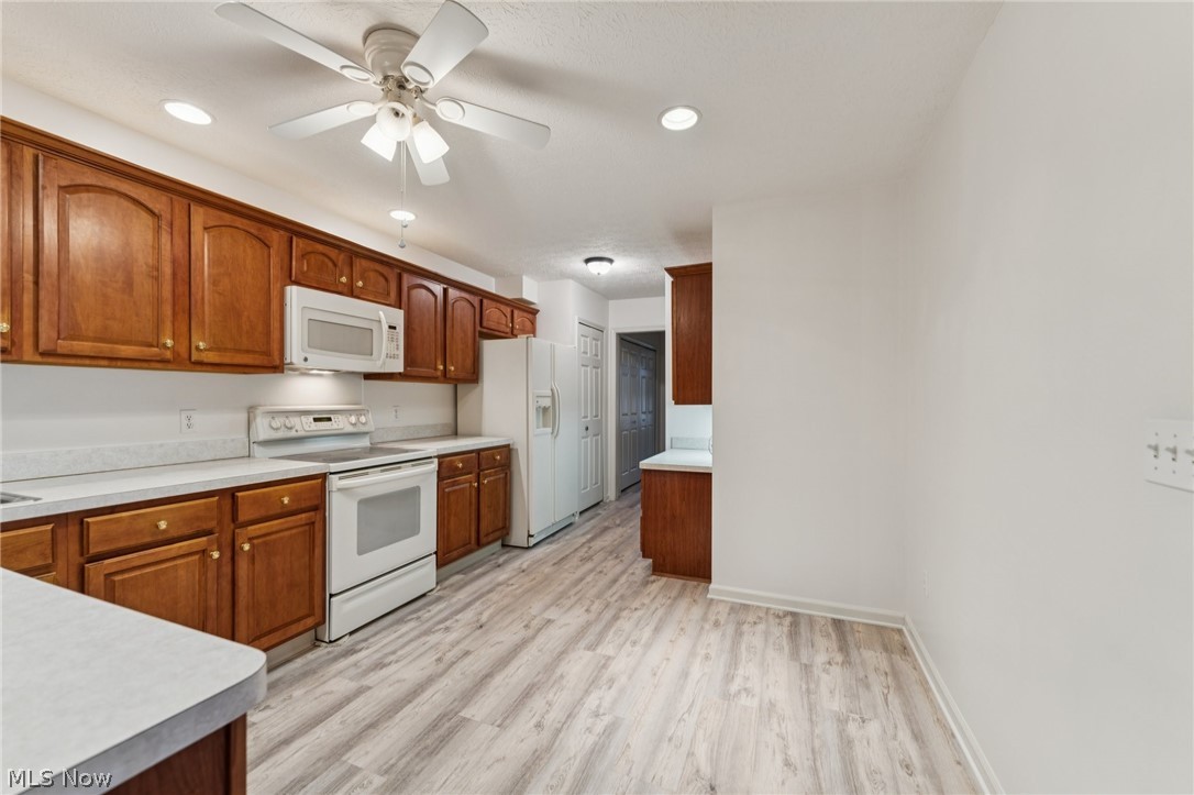 4204 Castle Ridge Akron, OH 44321 - Photo 6 of 44 KITCHEN