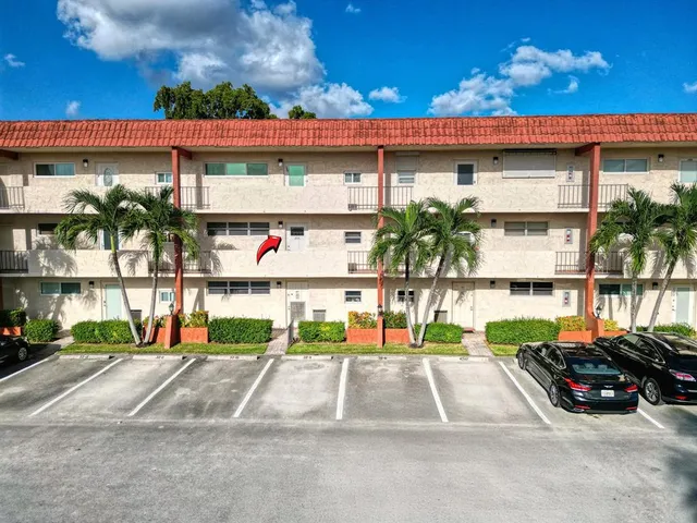 $175,000 | 8980 South Hollybrook Boulevard, Unit 204, Pembroke Pines, FL 33025