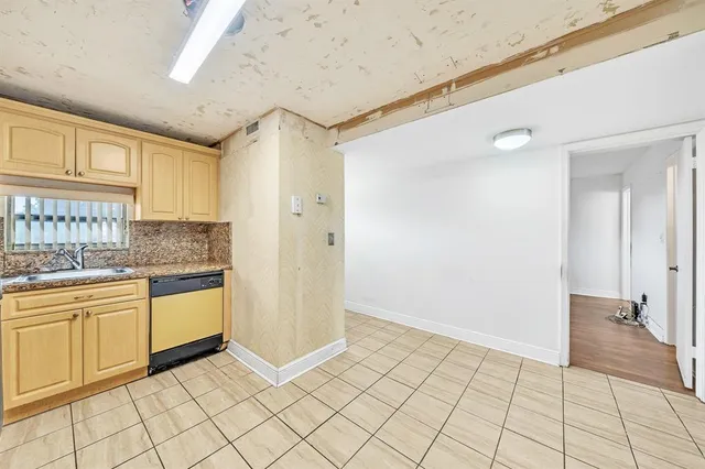 $175,000 | 8980 South Hollybrook Boulevard, Unit 204, Pembroke Pines, FL 33025