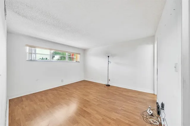 $175,000 | 8980 South Hollybrook Boulevard, Unit 204, Pembroke Pines, FL 33025