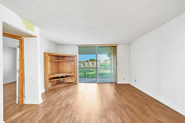$175,000 | 8980 South Hollybrook Boulevard, Unit 204, Pembroke Pines, FL 33025