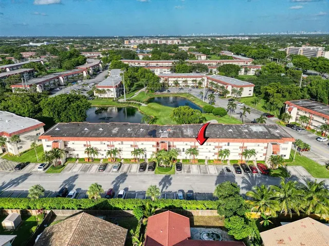 $175,000 | 8980 South Hollybrook Boulevard, Unit 204, Pembroke Pines, FL 33025