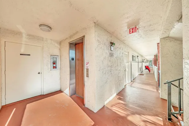 $175,000 | 8980 South Hollybrook Boulevard, Unit 204, Pembroke Pines, FL 33025