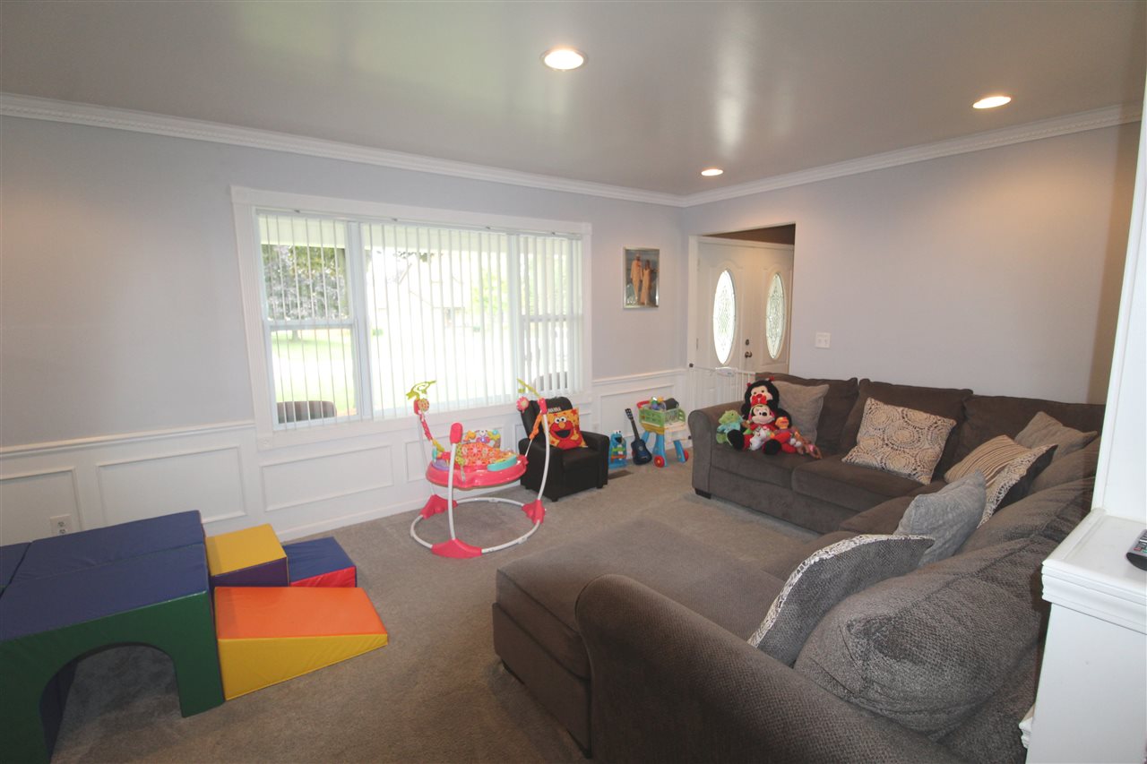 1193 Wreckenridge Road Flint, MI 48532 - Photo 2 of 21