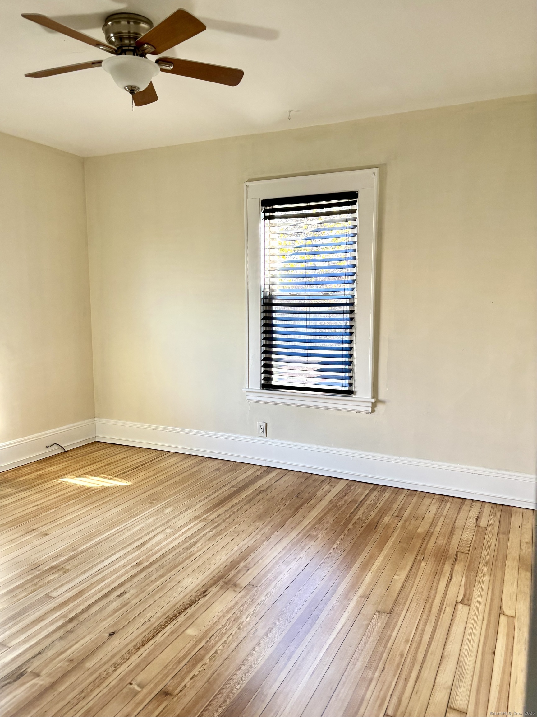 129 Post Road Fairfield, CT 06824 - Photo 11 of 14