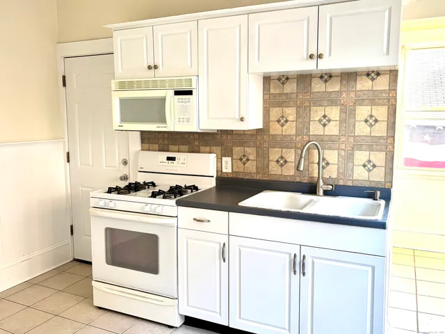 $2,400 | 129 Post Road, Fairfield, CT 06824