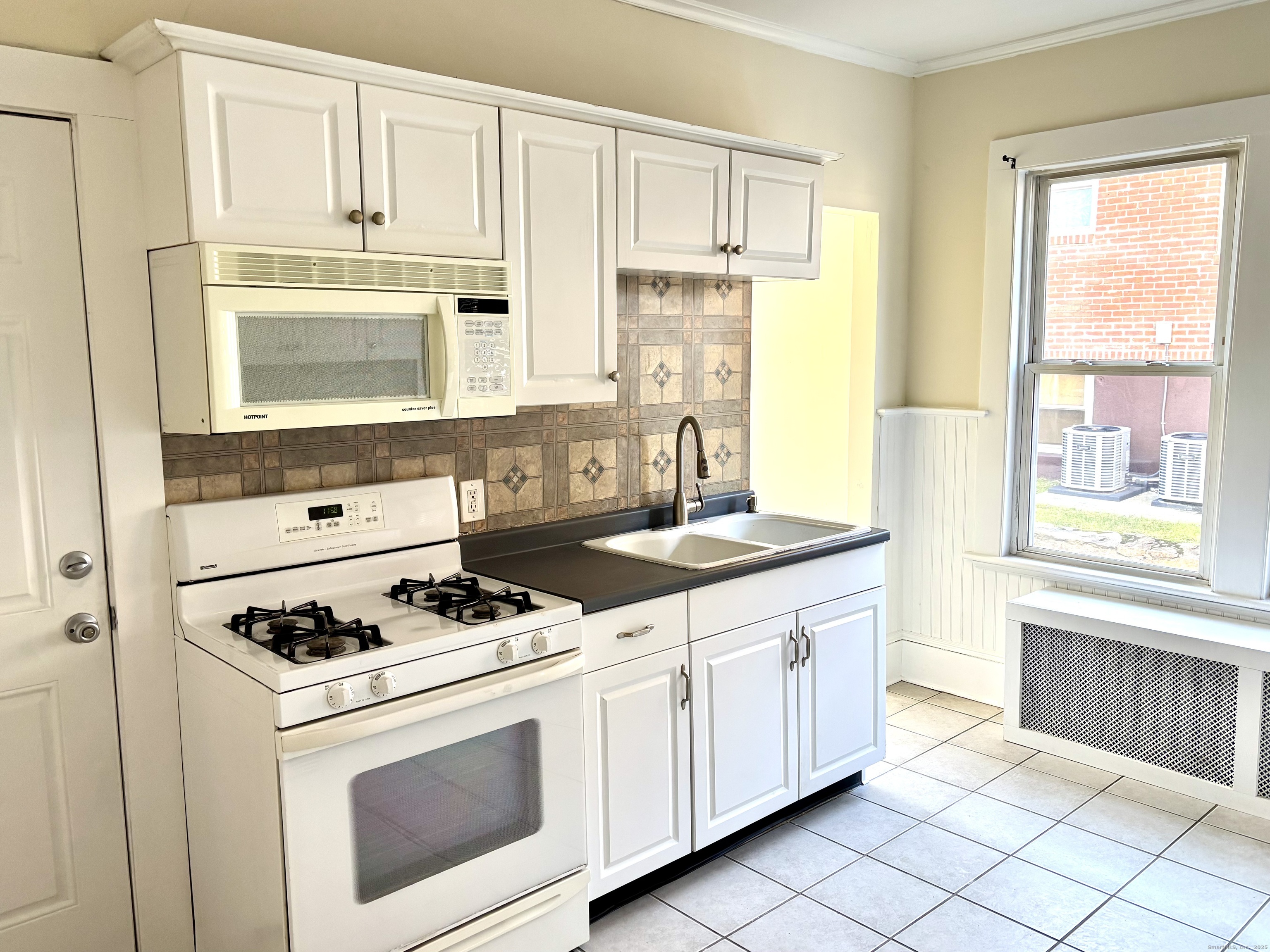 129 Post Road Fairfield, CT 06824 - Photo 7 of 14