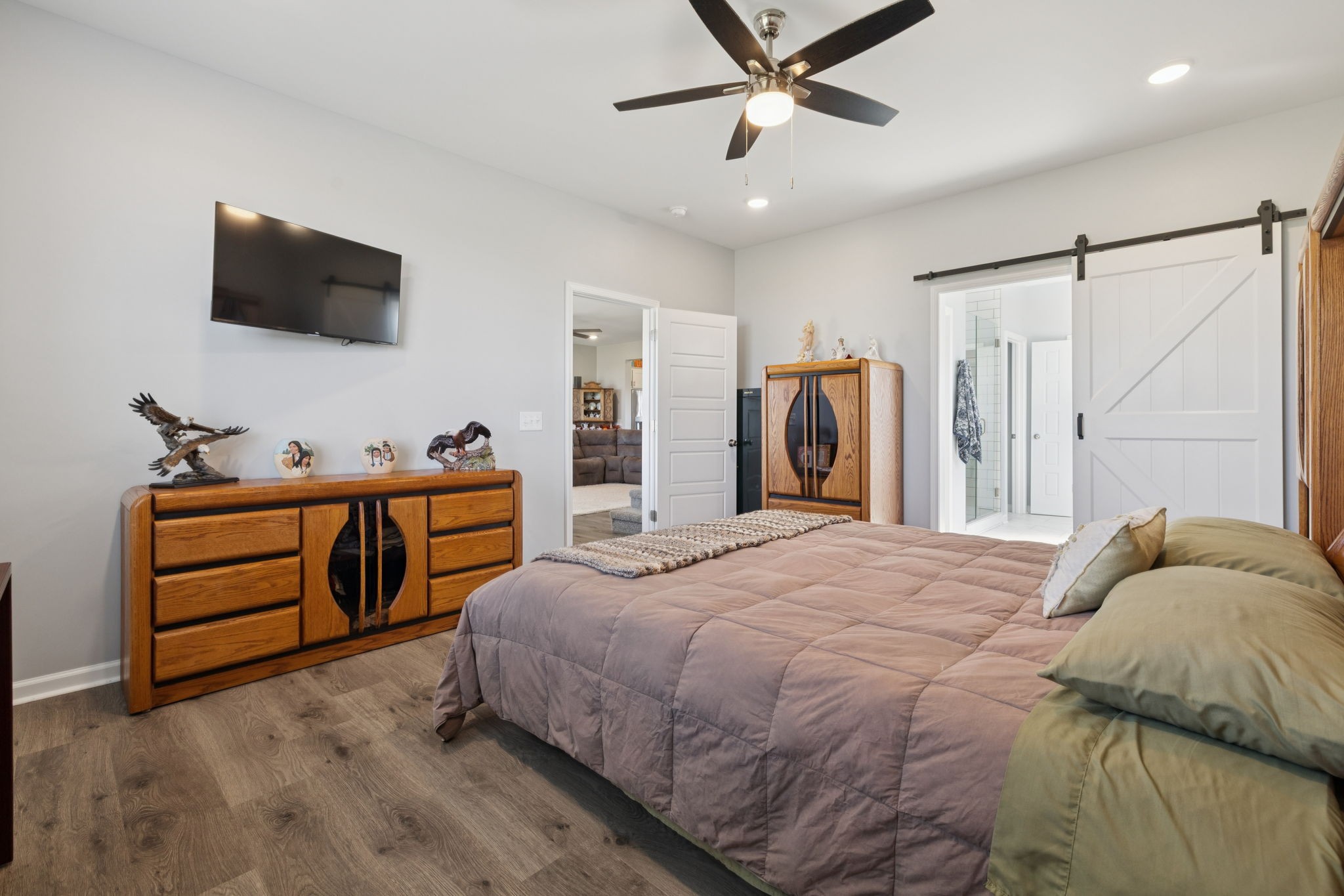 5373 East Robertson Road Orlinda, TN 37141 - Photo 12 of 57 a bedroom with a bed and a flat screen tv