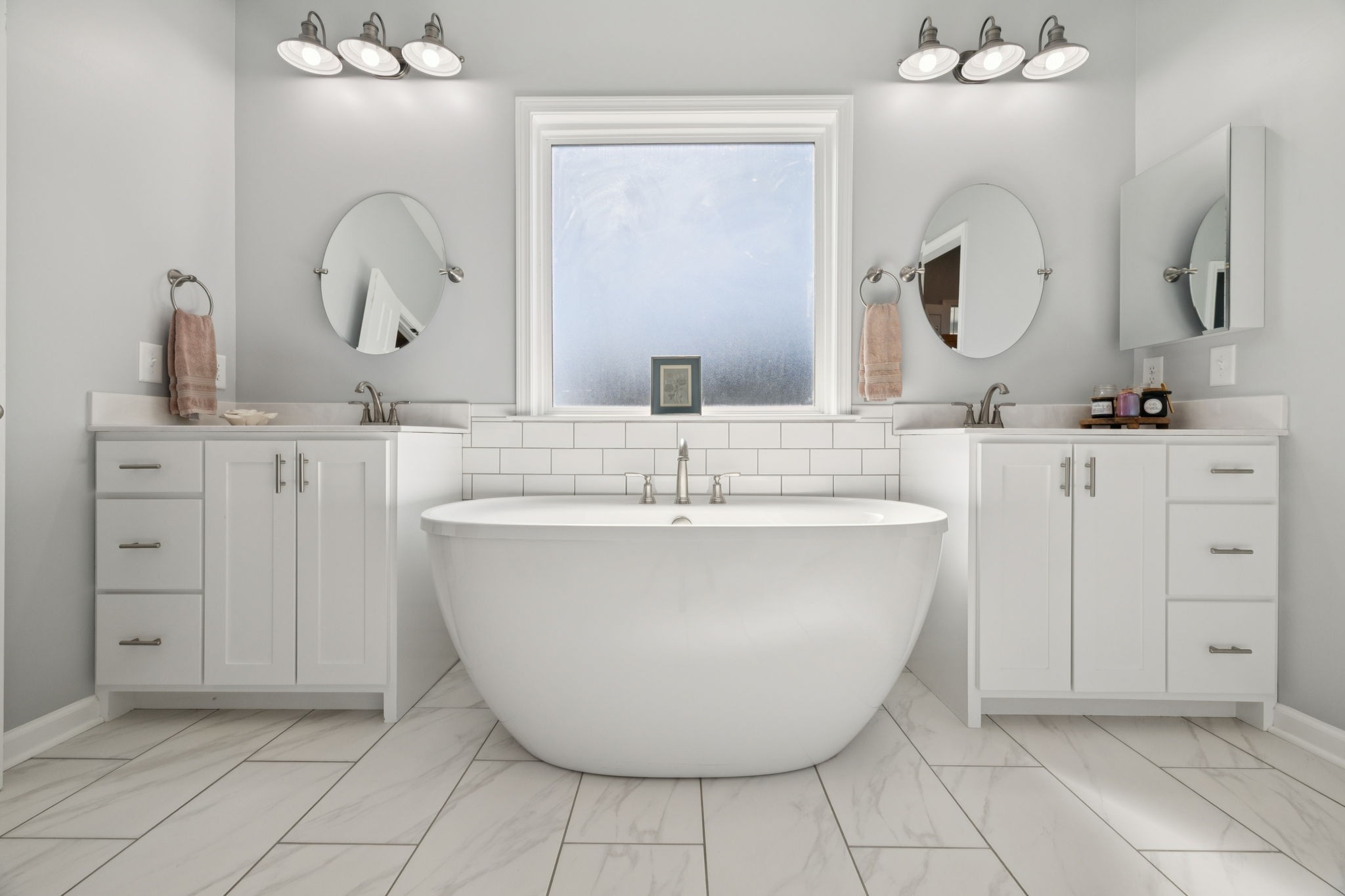 5373 East Robertson Road Orlinda, TN 37141 - Photo 16 of 57 a bathroom with a sink and a mirror