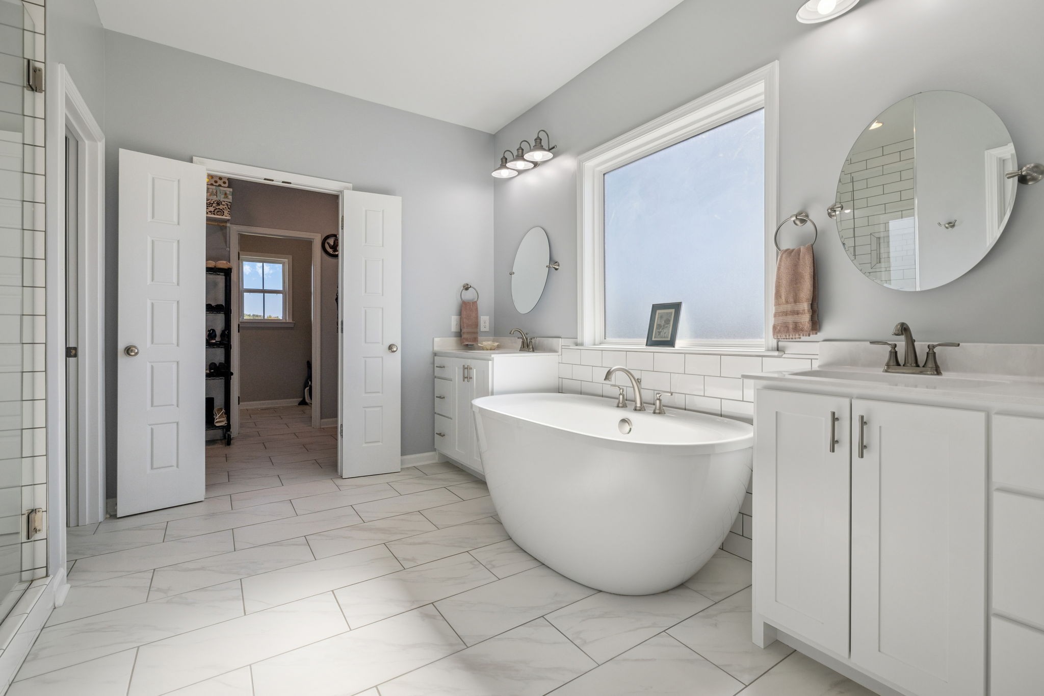 5373 East Robertson Road Orlinda, TN 37141 - Photo 19 of 57 a bathroom with a sink and mirror