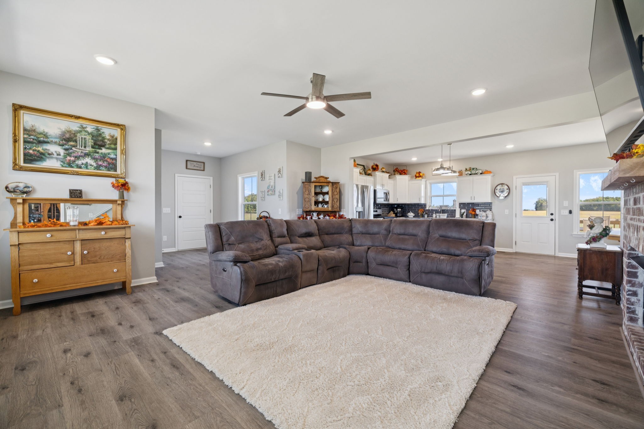 5373 East Robertson Road Orlinda, TN 37141 - Photo 4 of 57 a living room with furniture and wooden floor