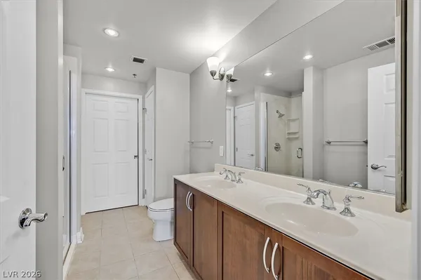 $2,000 | 150 South Las Vegas Boulevard, Unit 1501, Las Vegas, NV 89101