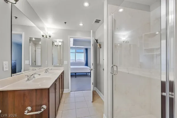 $2,000 | 150 South Las Vegas Boulevard, Unit 1501, Las Vegas, NV 89101