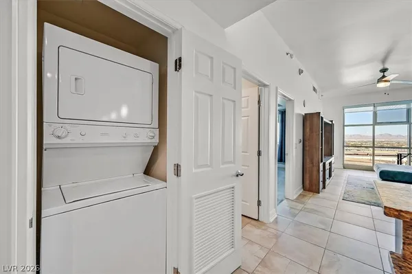 $2,000 | 150 South Las Vegas Boulevard, Unit 1501, Las Vegas, NV 89101