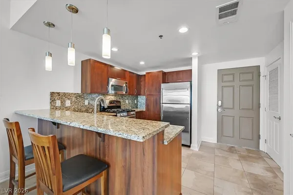 $2,000 | 150 South Las Vegas Boulevard, Unit 1501, Las Vegas, NV 89101