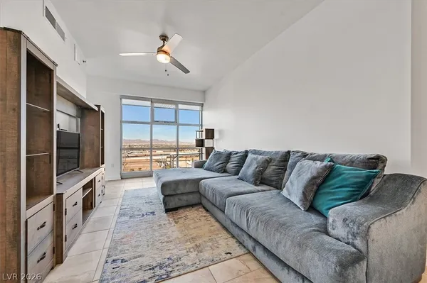 $2,000 | 150 South Las Vegas Boulevard, Unit 1501, Las Vegas, NV 89101